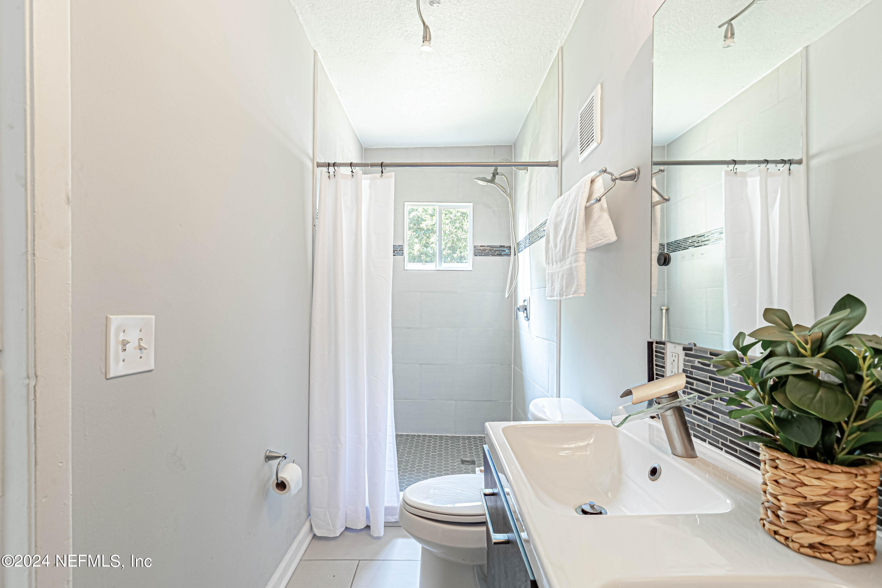 725 Cherokee Street Jacksonville, FL 32205 - Photo 29 of 41 a bathroom with a sink a toilet and shower