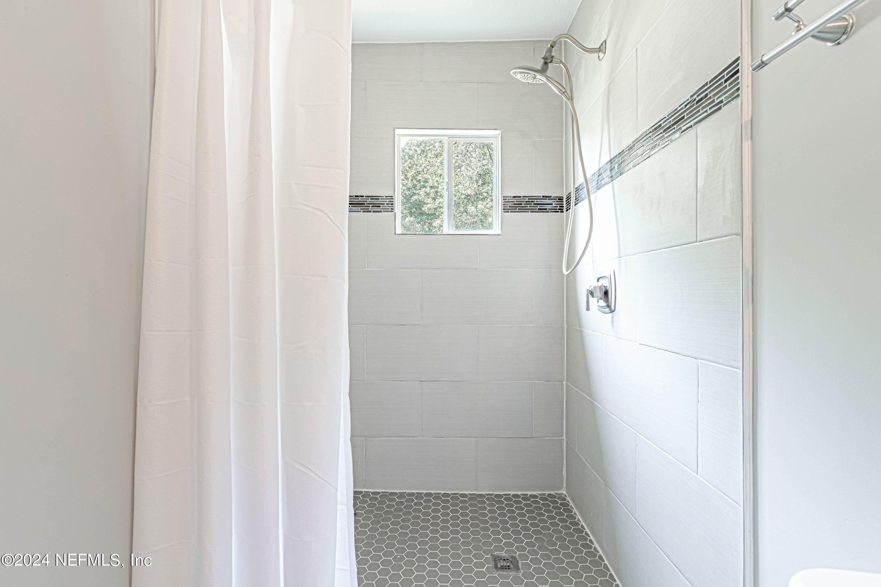 725 Cherokee Street Jacksonville, FL 32205 - Photo 30 of 41 a bathroom with a window