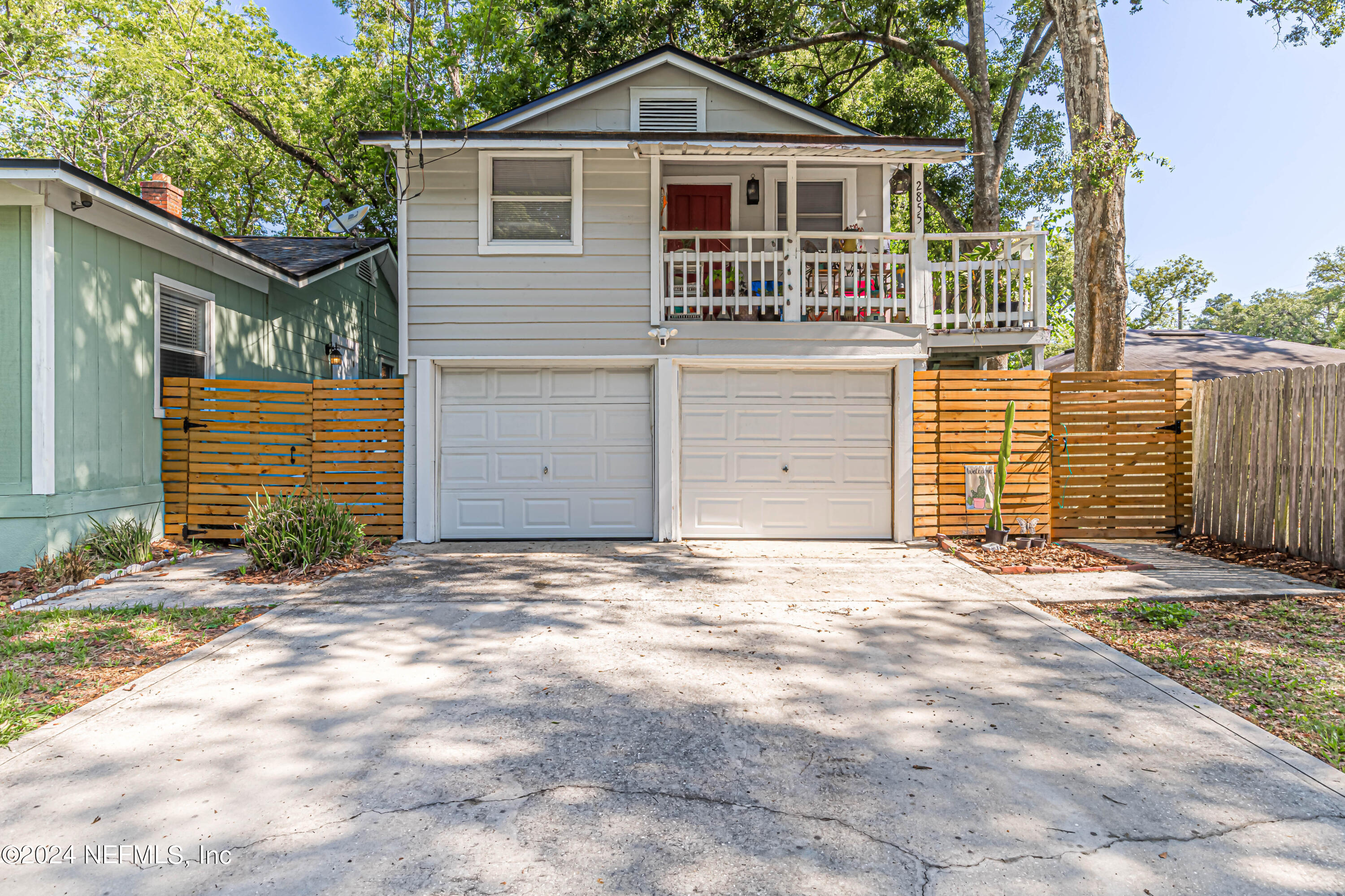 725 Cherokee Street Jacksonville, FL 32205 - Photo 33 of 41 a front view of a house with a yard