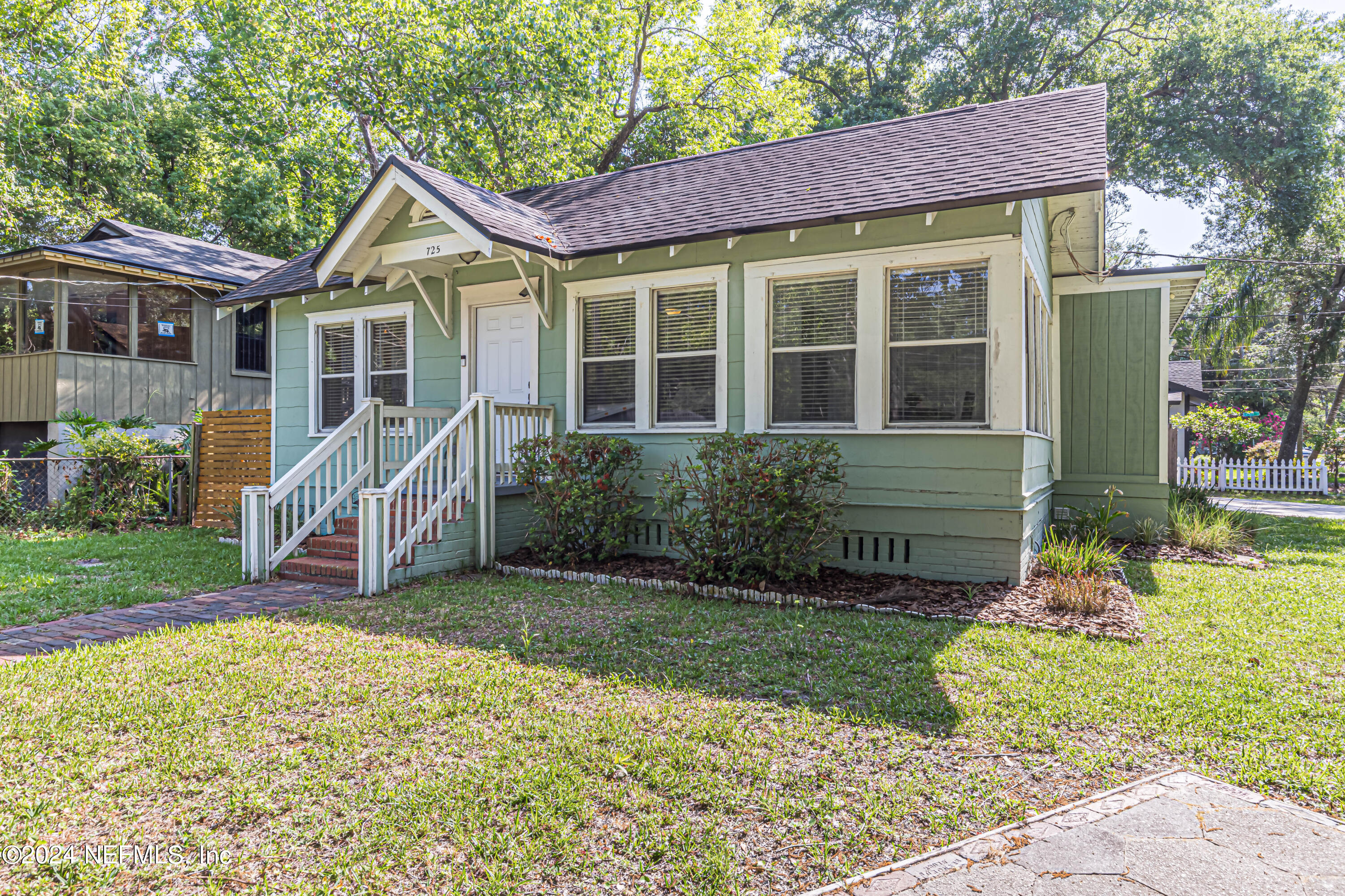 725 Cherokee Street Jacksonville, FL 32205 - Photo 4 of 41 a view of a house with a yard