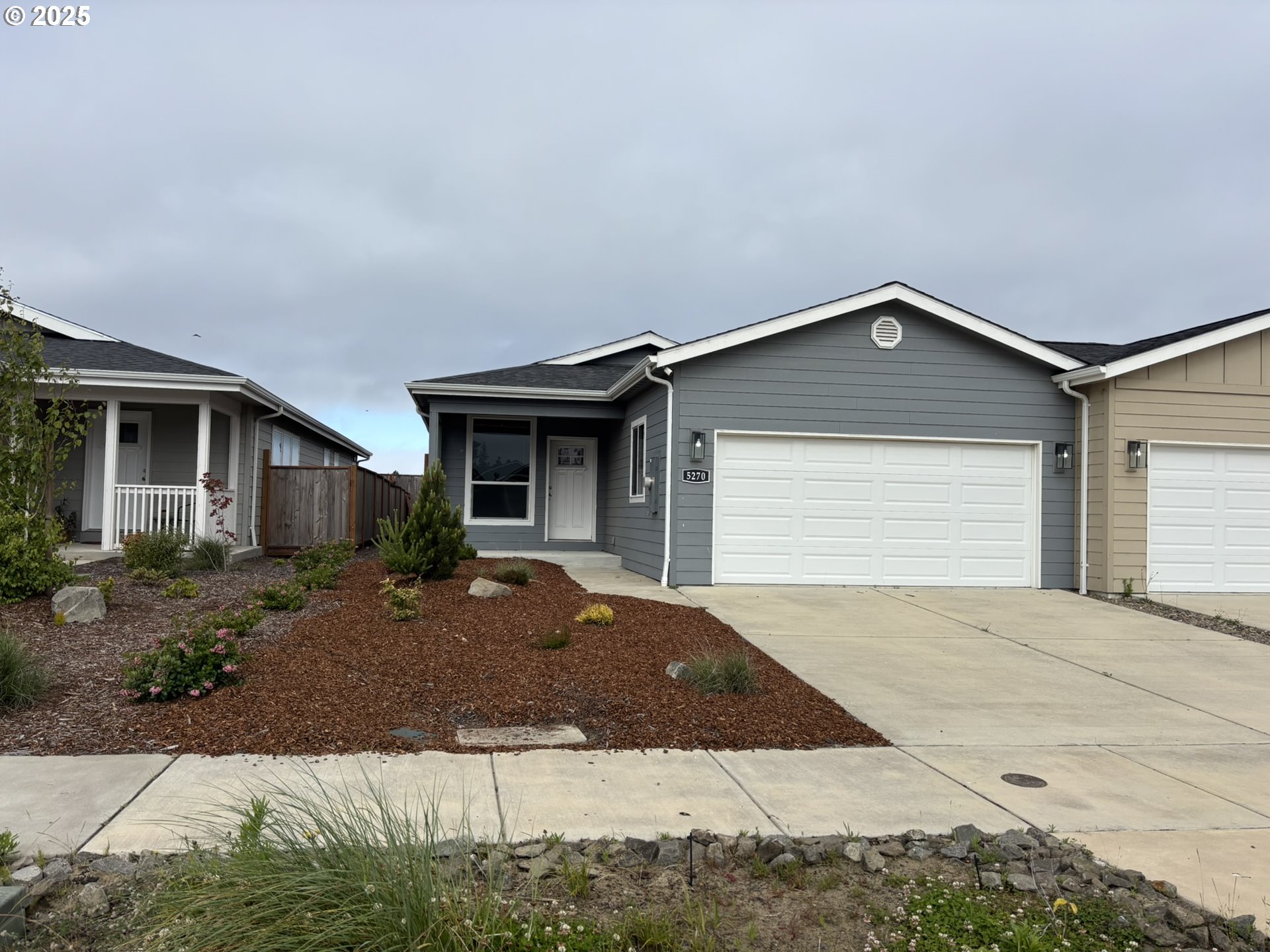 5270 Nopal Street Florence, OR 97439 - Photo 2 of 26