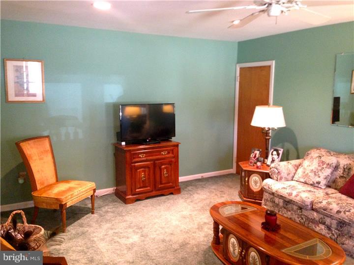 209 Orchard Road Springfield, PA 19064 - Photo 6 of 25 Living Room