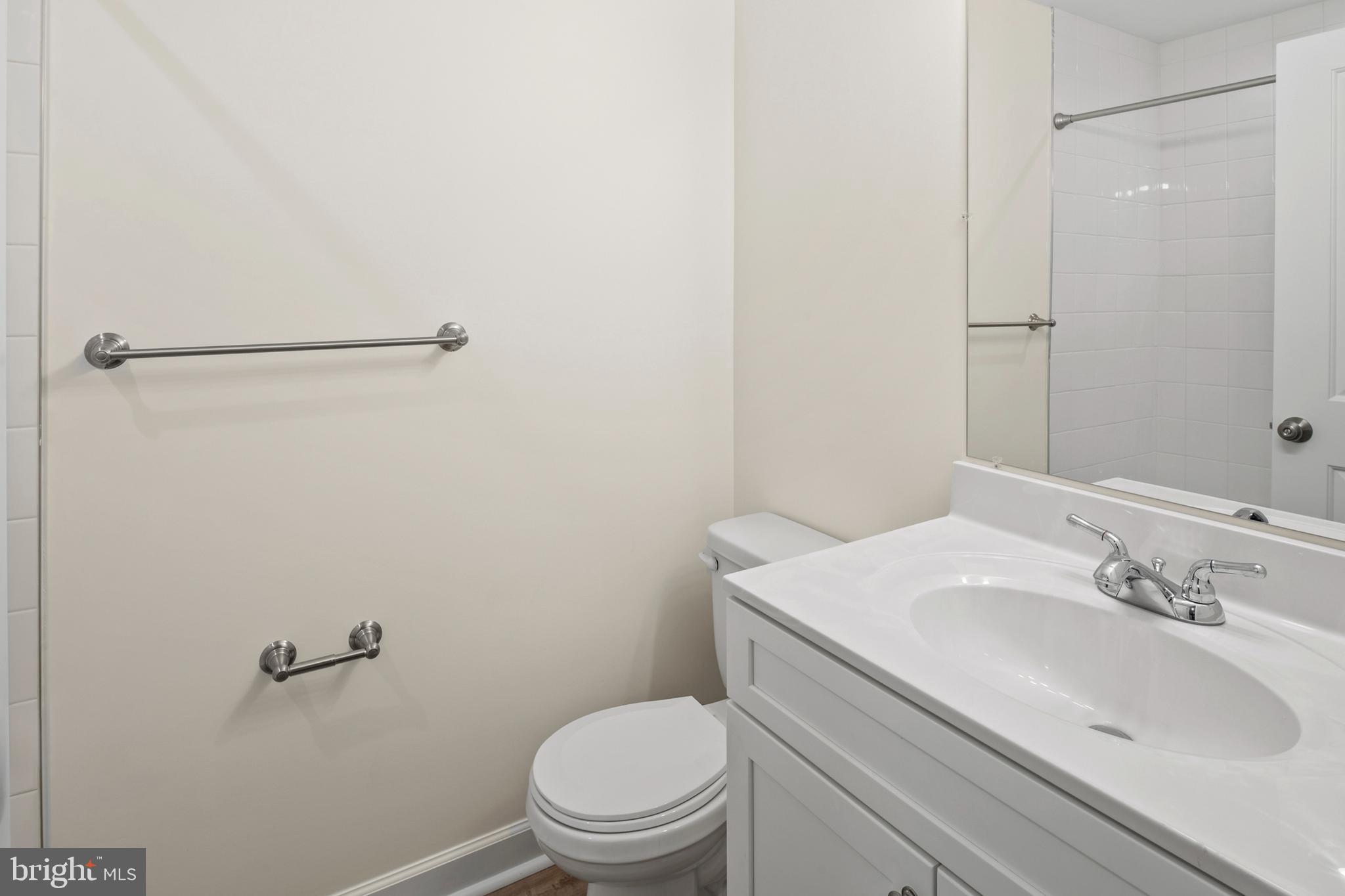 6335 Greenfield Road, Unit 1710 Elkridge, MD 21075 - Photo 13 of 20 Bathroom 2