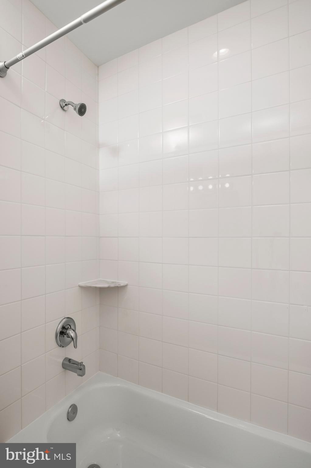 6335 Greenfield Road, Unit 1710 Elkridge, MD 21075 - Photo 14 of 20 Bathroom 2 (alt view)