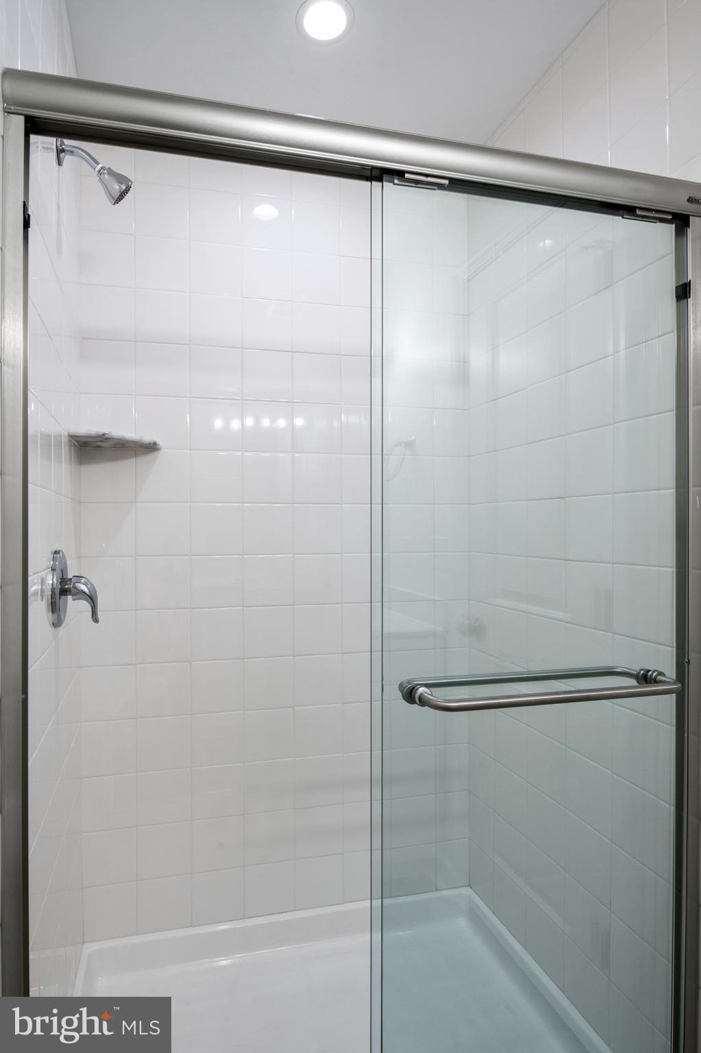 6335 Greenfield Road, Unit 1710 Elkridge, MD 21075 - Photo 19 of 20 Primary Bathroom (alt view)