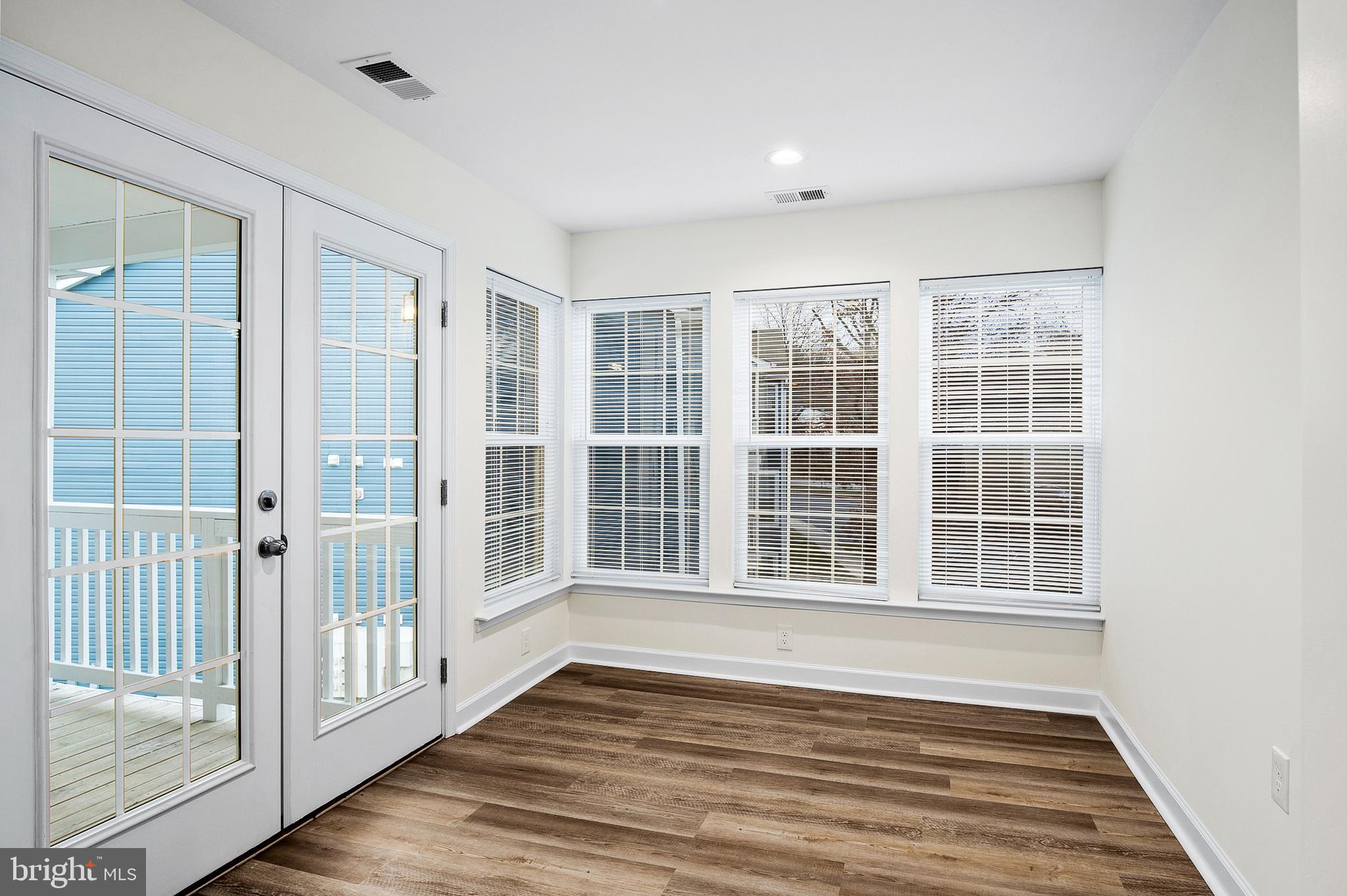 6335 Greenfield Road, Unit 1710 Elkridge, MD 21075 - Photo 3 of 20 Sunroom