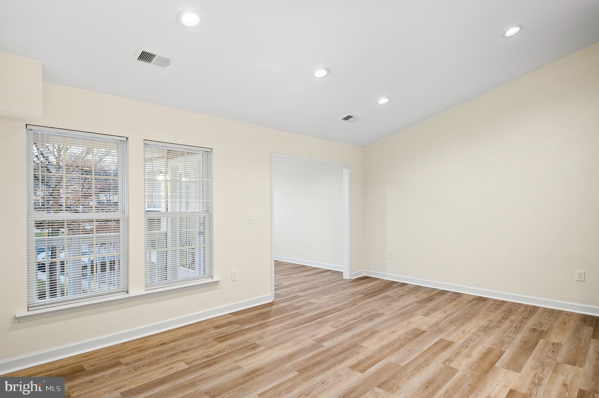 6335 Greenfield Road, Unit 1710 Elkridge, MD 21075 - Photo 6 of 20 Living Room