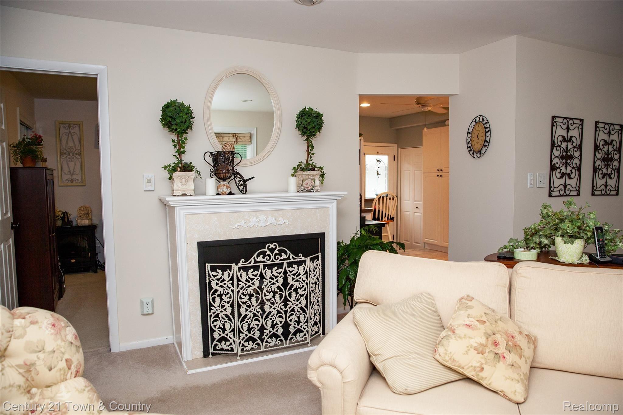292 Thalia Avenue Rochester, MI 48307 - Photo 19 of 36 292 Thalia-9957.jpg