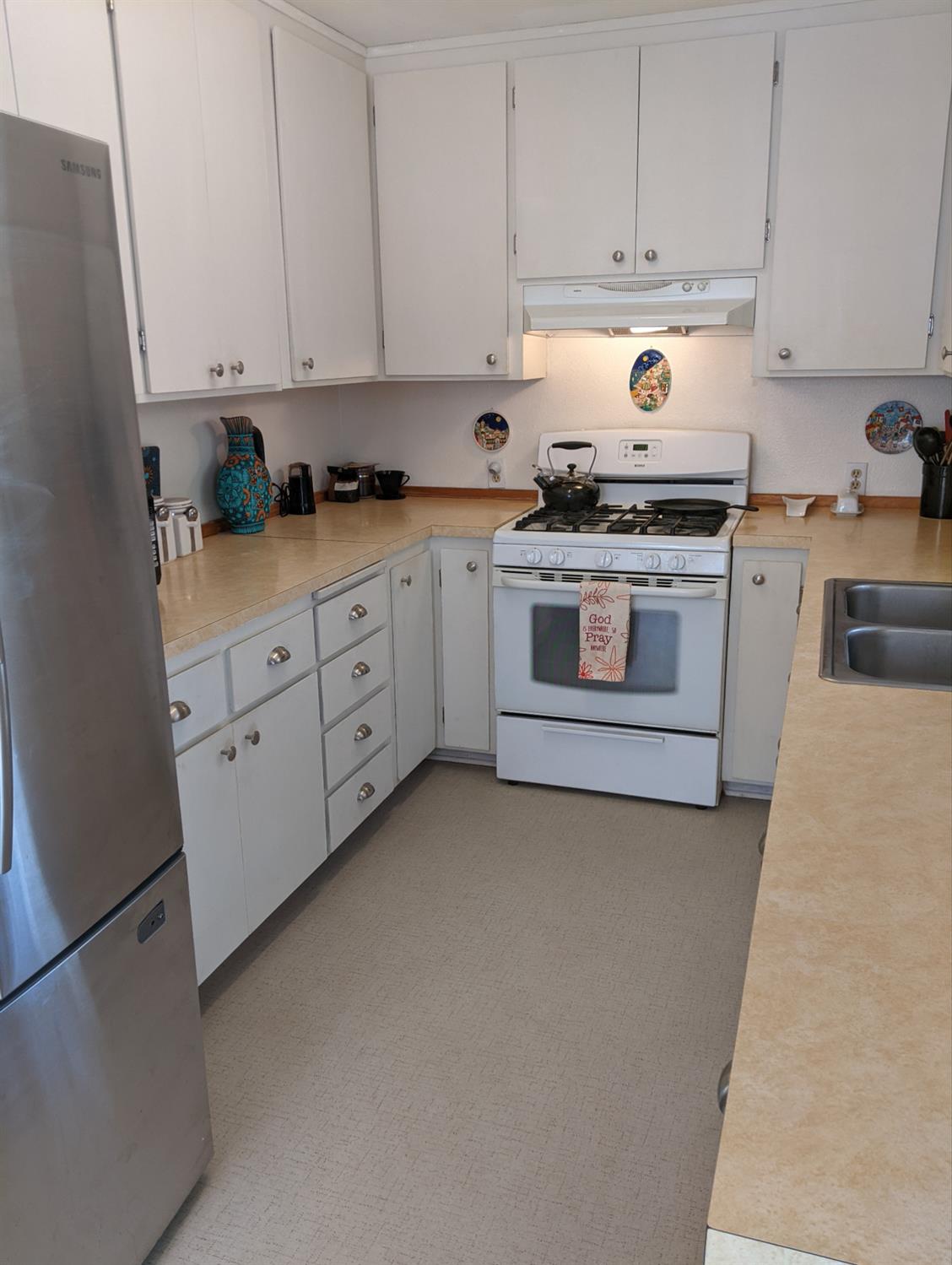 10180 Rock Creek Road Placerville, CA 95667 - Photo 19 of 51 a kitchen with granite countertop white cabinets and white appliances