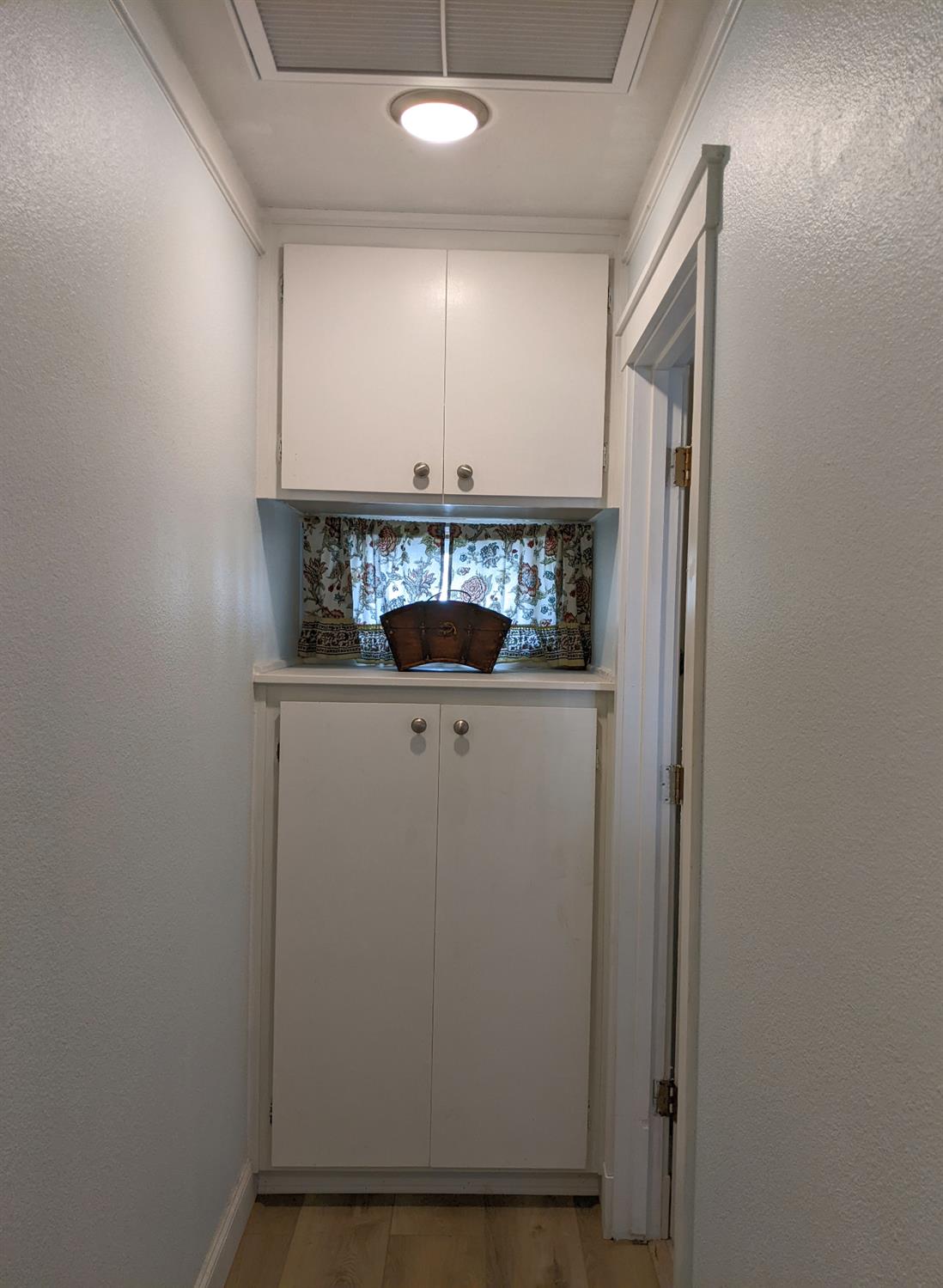10180 Rock Creek Road Placerville, CA 95667 - Photo 23 of 51 a room with a sink and a mirror
