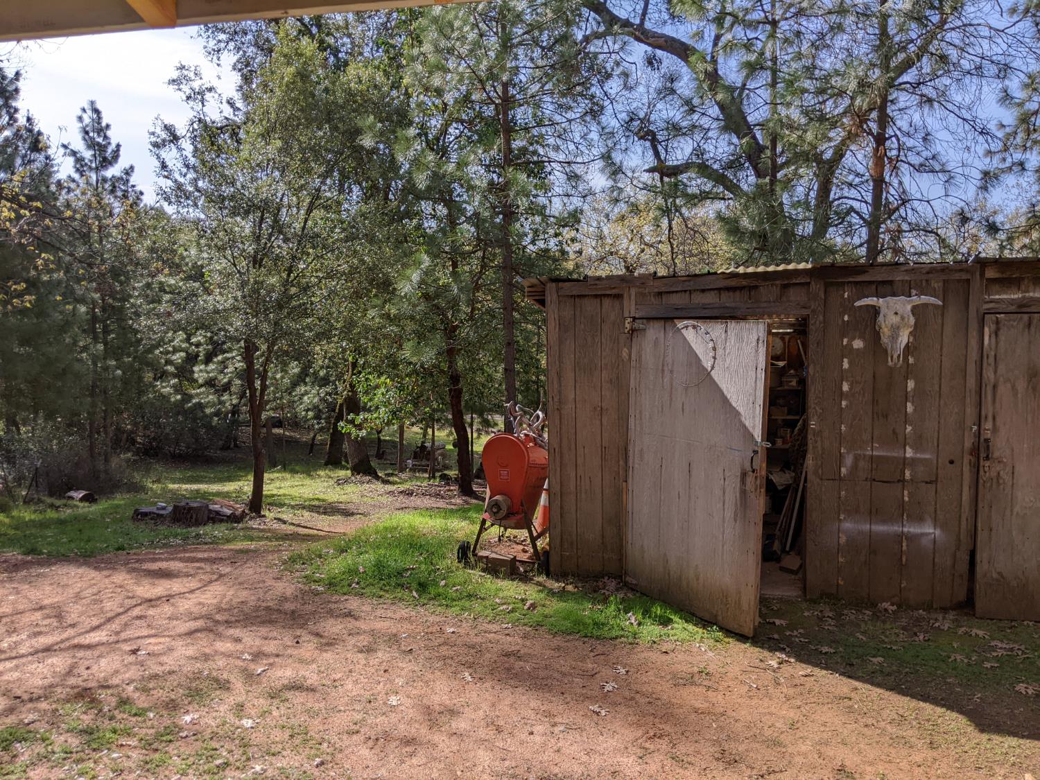 10180 Rock Creek Road Placerville, CA 95667 - Photo 38 of 51 a backyard of a house with entertaining space