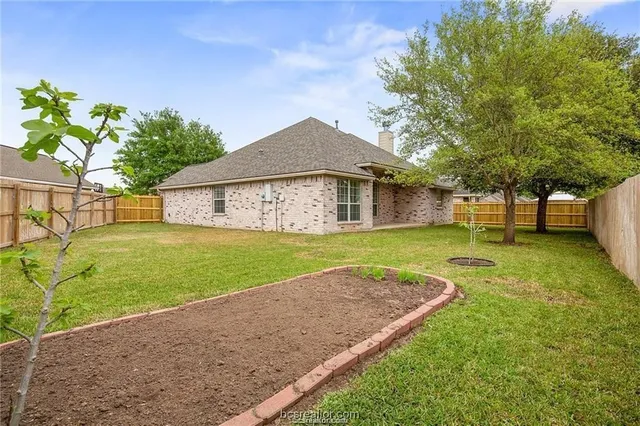 $2,100 | 3719 Essen Loop, College Station, TX 77845