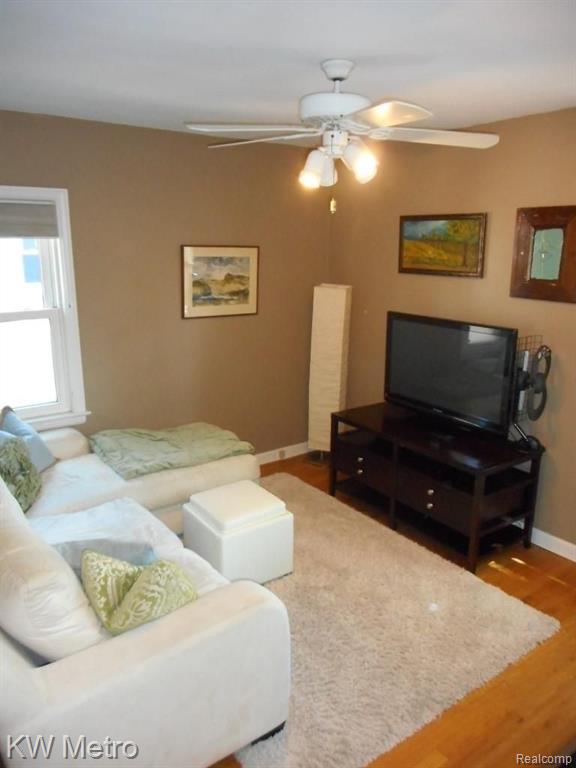 987 Columbia Road Berkley, MI 48072 - Photo 12 of 36