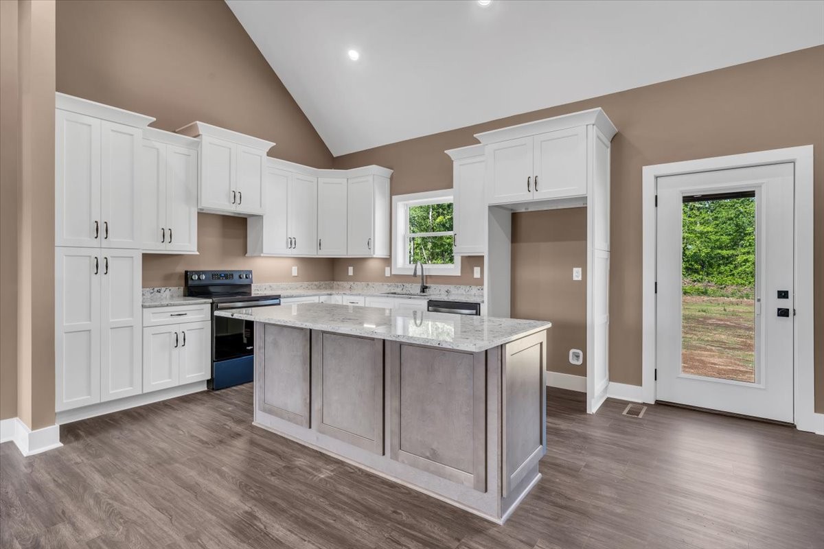71 Brinkley Road Wartrace, TN 37183 - Photo 10 of 42 a kitchen with stainless steel appliances granite countertop a stove a sink and a refrigerator