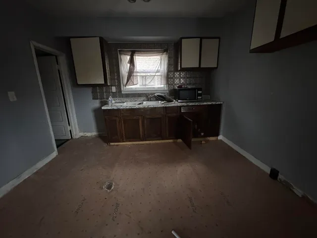 $40,000 | 619 East Mt Hope Avenue, Lansing, MI 48910