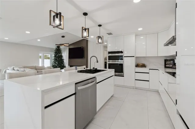 $599,000 | 7853 Sundown Drive North, St. Petersburg, FL 33709