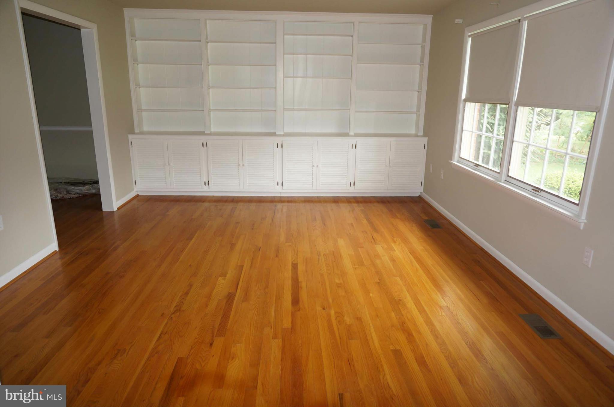 7932 Edgewood Farm Road Frederick, MD 21702 - Photo 6 of 30 Living Room with built in Cabinets and shelves