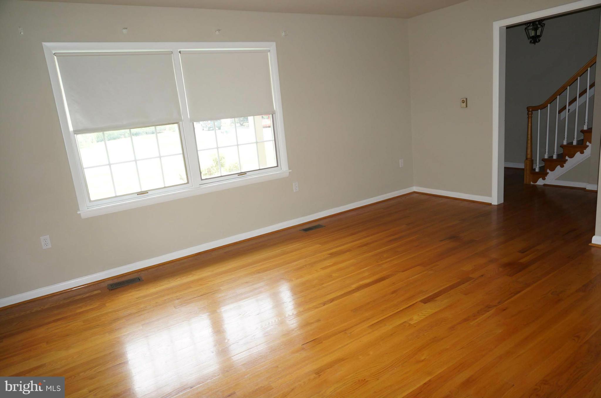 7932 Edgewood Farm Road Frederick, MD 21702 - Photo 7 of 30 Living Room
