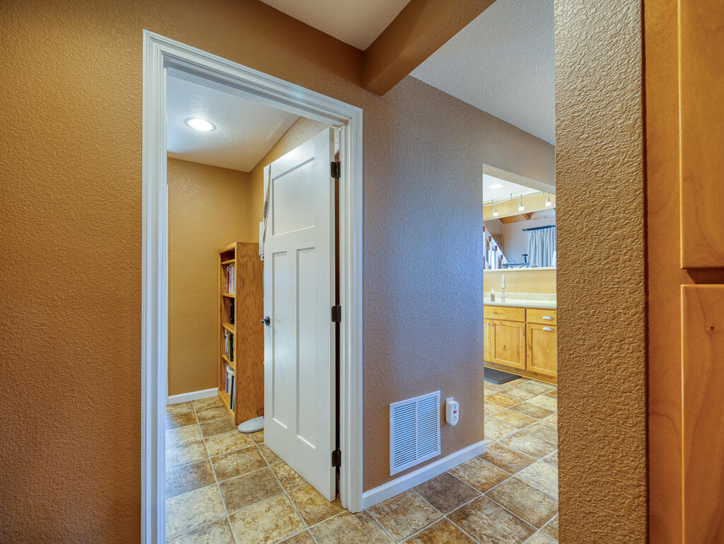15512 Riveredge Road Klamath Falls, OR 97601 - Photo 25 of 37 15512 River Edge-27