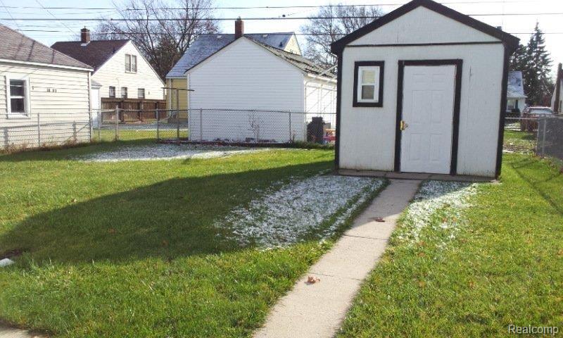 8080 State Park Center Line, MI 48015 - Photo 2 of 19 2011-11-30 13 40 29.jpg