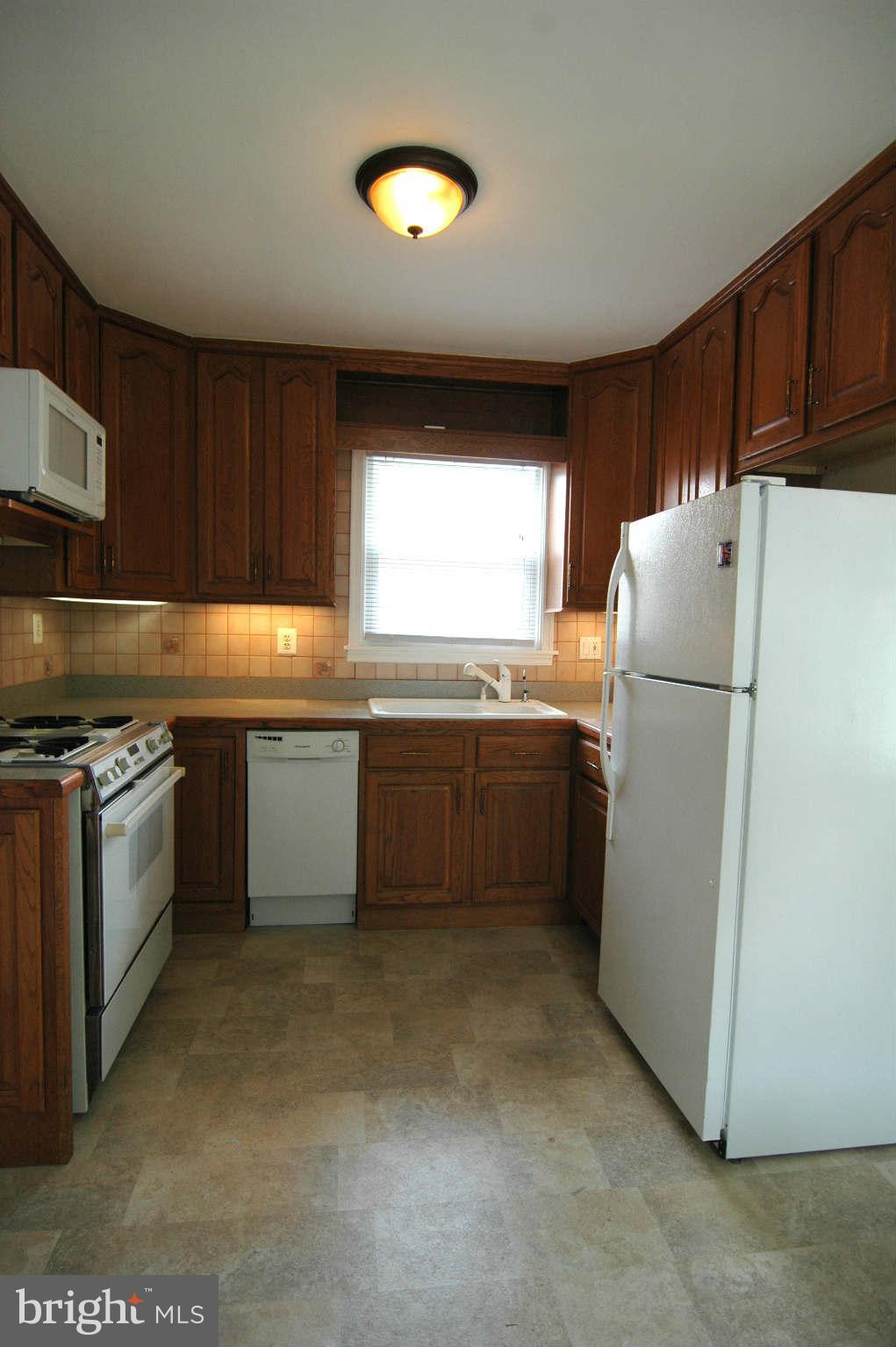 2605 Wycliffe Road Baltimore, MD 21234 - Photo 6 of 19 Kitchen
