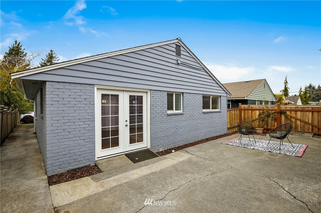 10014 40th Avenue Southwest Seattle, WA 98146 - Photo 16 of 36 a backyard of a house with sofas