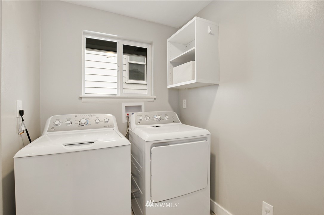 10014 40th Avenue Southwest Seattle, WA 98146 - Photo 27 of 36 a utility room with dryer and washer