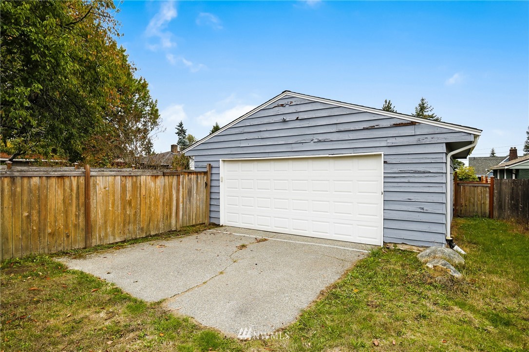 10014 40th Avenue Southwest Seattle, WA 98146 - Photo 29 of 36 a front view of a house with a garage