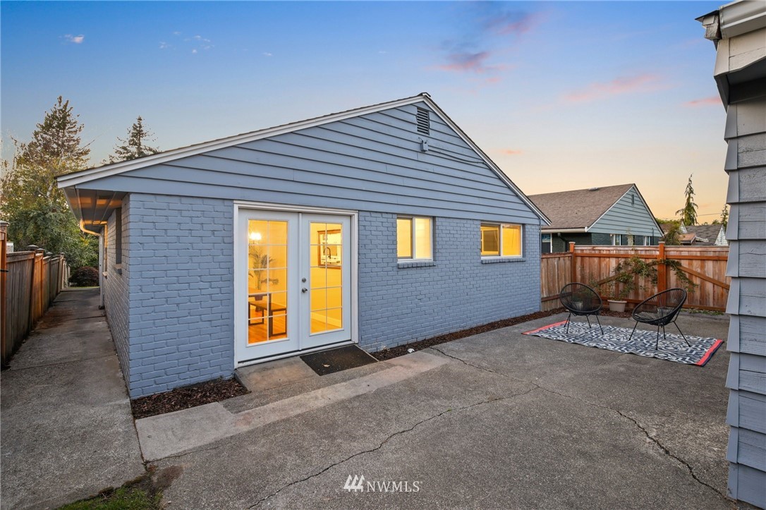 10014 40th Avenue Southwest Seattle, WA 98146 - Photo 31 of 36