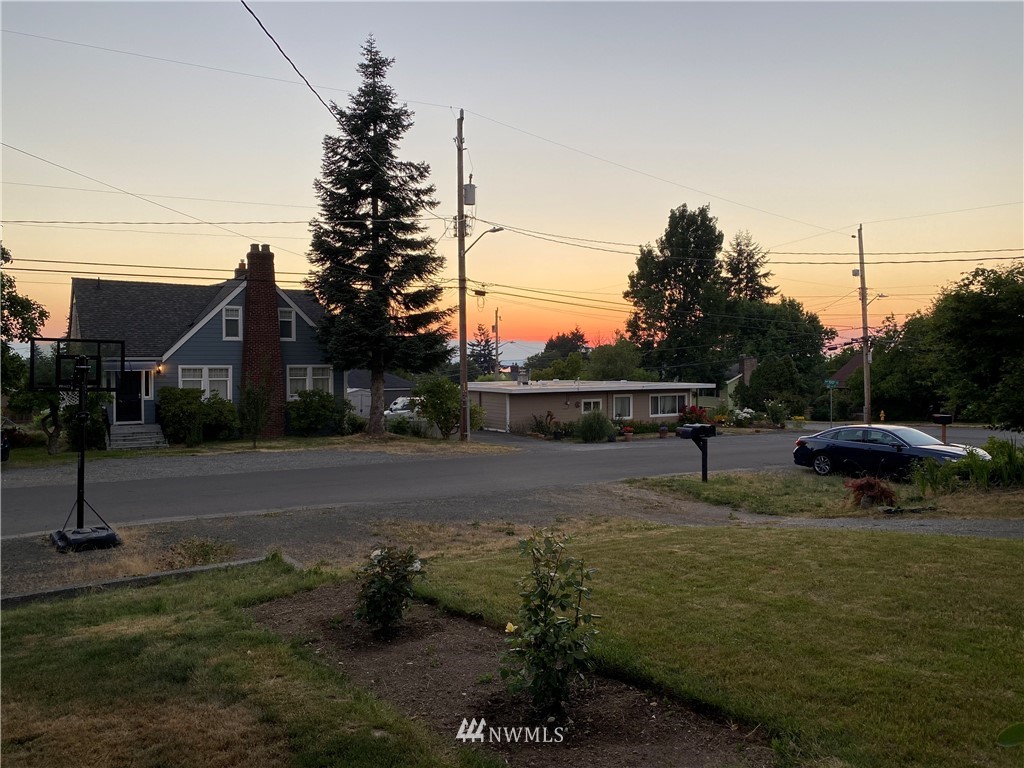 10014 40th Avenue Southwest Seattle, WA 98146 - Photo 33 of 36