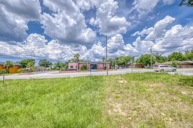$329,000 | 320 North Pace Boulevard, Pensacola, FL 32501