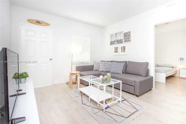 $2,650 | 6238 Southwest 59th Place, Unit 10, South Miami, FL 33143