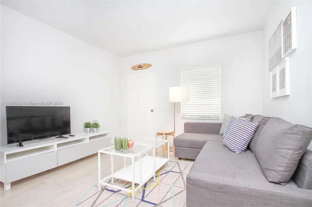 $2,650 | 6238 Southwest 59th Place, Unit 10, South Miami, FL 33143