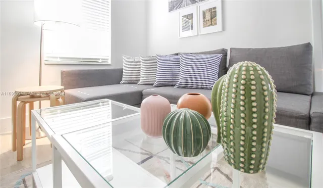 $2,650 | 6238 Southwest 59th Place, Unit 10, South Miami, FL 33143