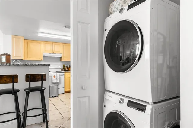 a view of livingroom with washer and dryer