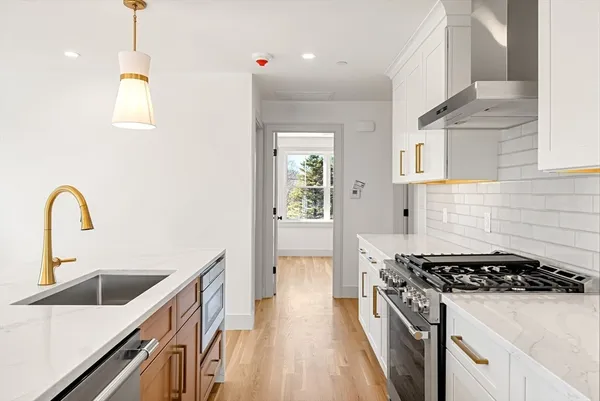 $699,900 | 6-8 South Street, Unit 3, Stoneham, MA 02180