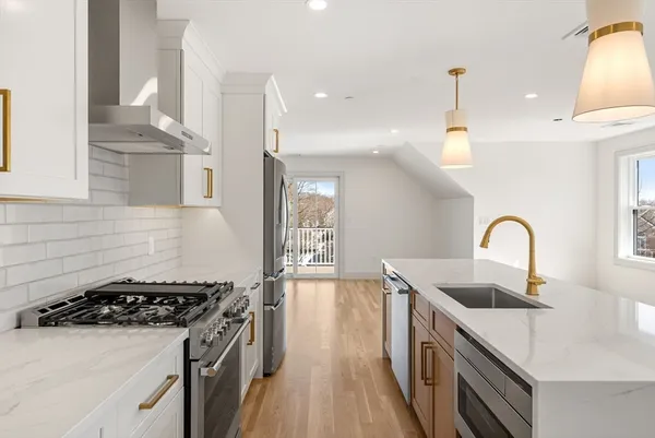 $699,900 | 6-8 South Street, Unit 3, Stoneham, MA 02180
