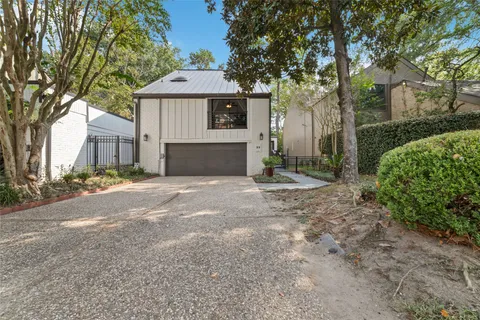 $800,000 | 22 Sugar Berry Circle, Houston, TX 77024