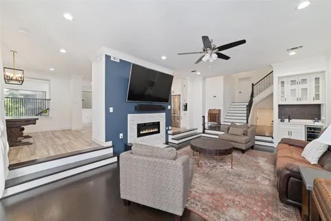 $800,000 | 22 Sugar Berry Circle, Houston, TX 77024