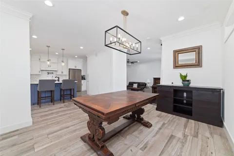 $800,000 | 22 Sugar Berry Circle, Houston, TX 77024