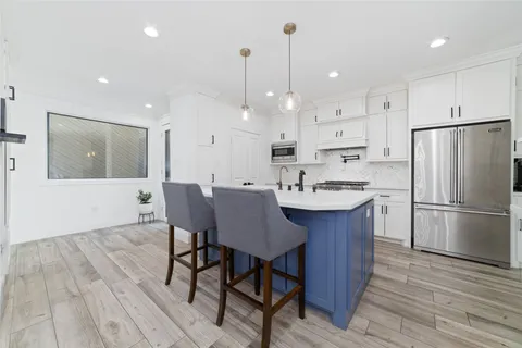 $800,000 | 22 Sugar Berry Circle, Houston, TX 77024