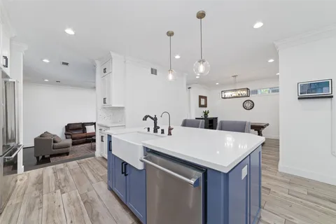 $800,000 | 22 Sugar Berry Circle, Houston, TX 77024