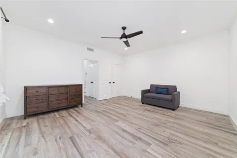 $800,000 | 22 Sugar Berry Circle, Houston, TX 77024