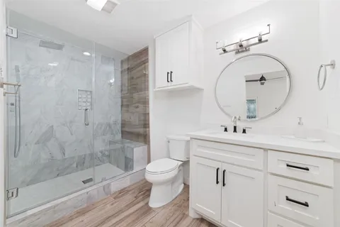 $800,000 | 22 Sugar Berry Circle, Houston, TX 77024