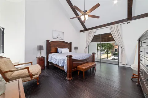 $800,000 | 22 Sugar Berry Circle, Houston, TX 77024