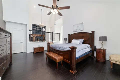 $800,000 | 22 Sugar Berry Circle, Houston, TX 77024