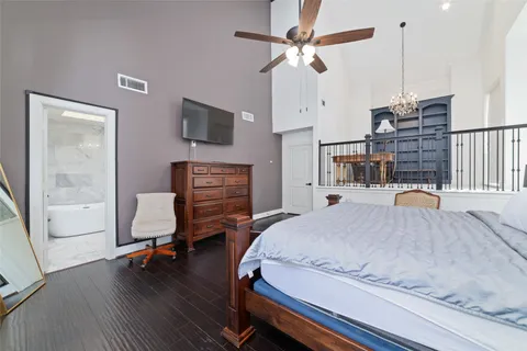 $800,000 | 22 Sugar Berry Circle, Houston, TX 77024