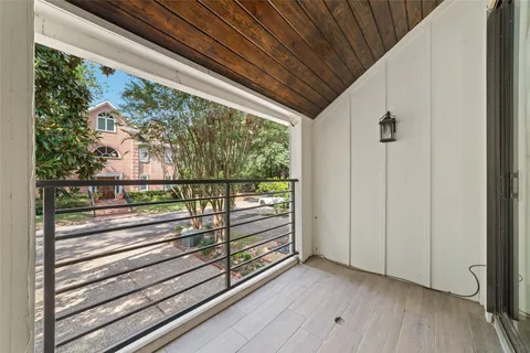 $800,000 | 22 Sugar Berry Circle, Houston, TX 77024