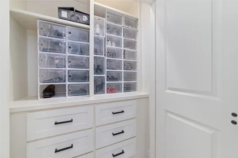 $800,000 | 22 Sugar Berry Circle, Houston, TX 77024