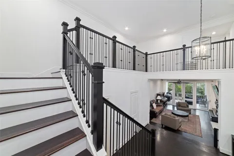 $800,000 | 22 Sugar Berry Circle, Houston, TX 77024